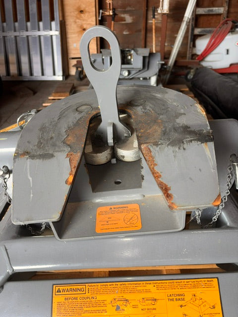 USED B&W 25K Companion OEM 5th Wheel Hitch RVK3600