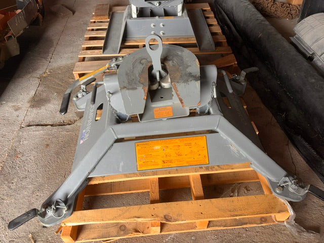 USED B&W 25K Companion OEM 5th Wheel Hitch RVK3600